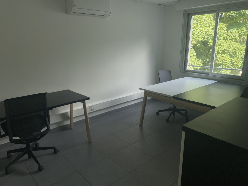 louer-bureau-privas-3-postes-13m2